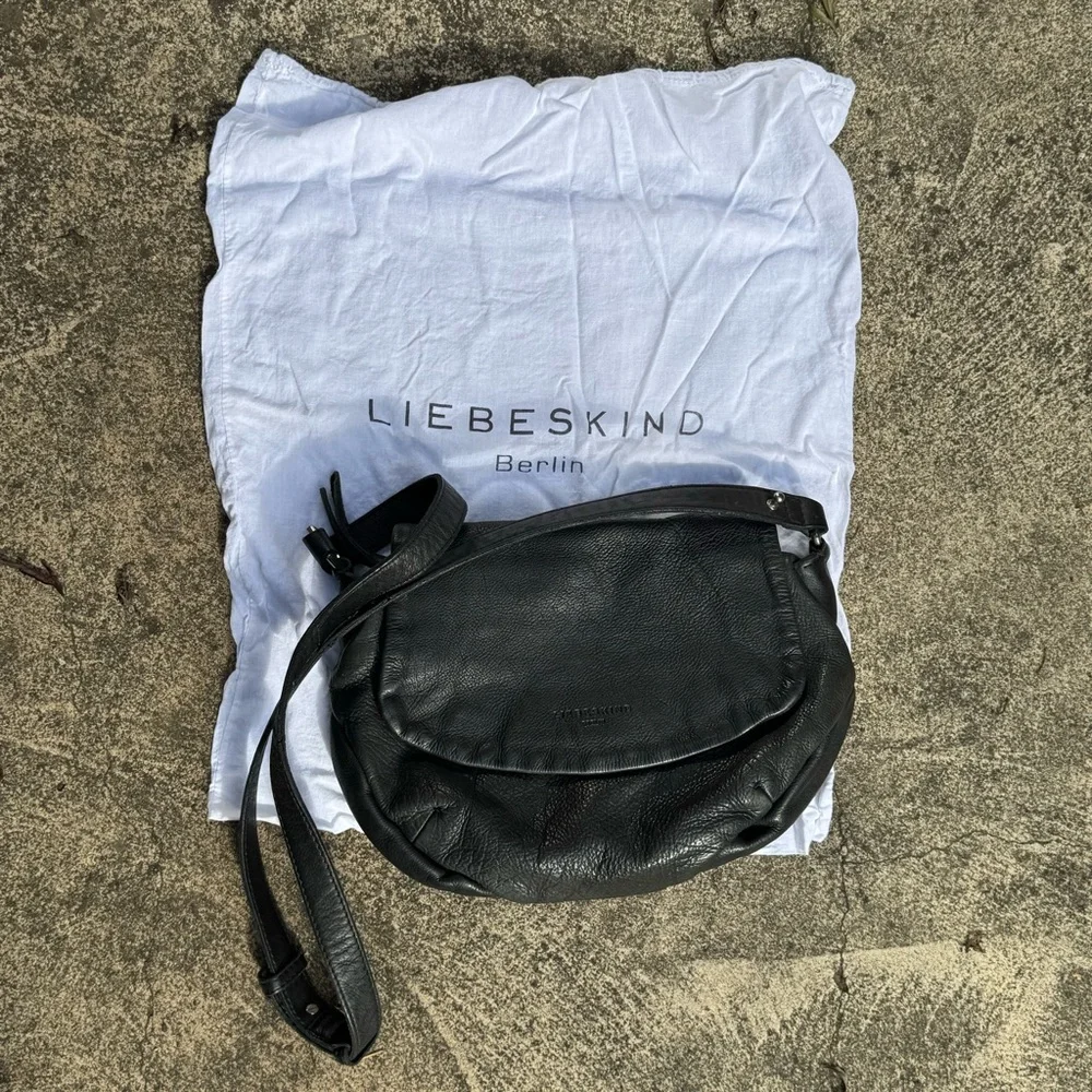 Liebeskind Berlin Black Leather Crossbody with Dust Bag - Picture 2 of 6